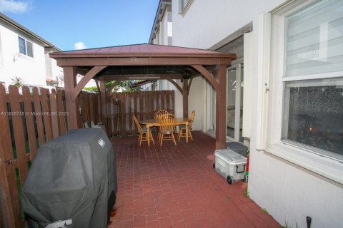 Townhouse in Doral, Florida 4 bedrooms, 219.9 sq.m. № 1802492 - photo 17