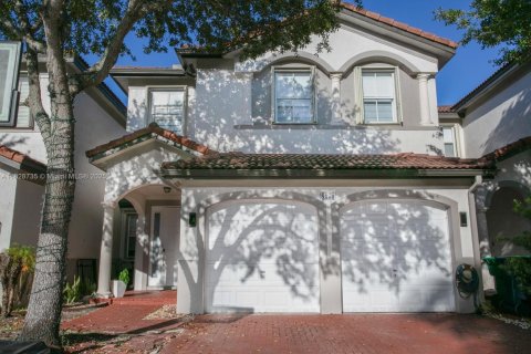 Townhouse in Doral, Florida 4 bedrooms, 219.9 sq.m. № 1802492 - photo 2