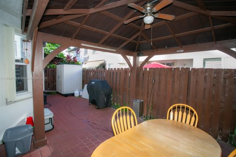 Townhouse in Doral, Florida 4 bedrooms, 219.9 sq.m. № 1802492 - photo 18