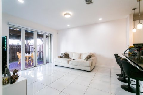 Townhouse in Doral, Florida 4 bedrooms, 219.9 sq.m. № 1802492 - photo 13