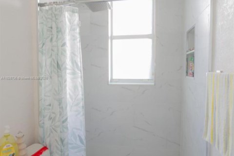 Townhouse in Doral, Florida 4 bedrooms, 219.9 sq.m. № 1802492 - photo 8