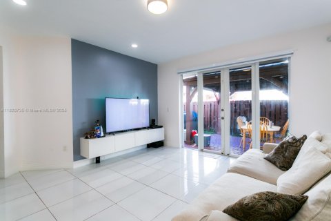 Townhouse in Doral, Florida 4 bedrooms, 219.9 sq.m. № 1802492 - photo 14