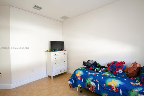 Townhouse in Doral, Florida 4 bedrooms, 219.9 sq.m. № 1802492 - photo 29