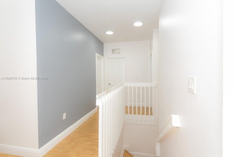 Townhouse in Doral, Florida 4 bedrooms, 219.9 sq.m. № 1802492 - photo 20