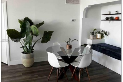 Condo in Miami Gardens, Florida, 2 bedrooms № 2029602 - photo 2