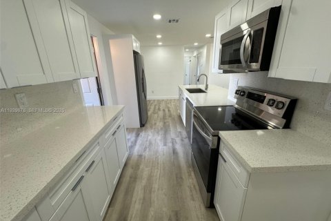 Купить виллу или дом в Помпано-Бич, Флорида 3 спальни, 103.12м2, № 1997026 - фото 8