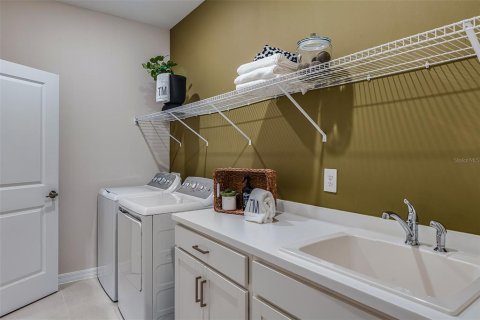 House in Port Charlotte, Florida 3 bedrooms, 255.95 sq.m. № 1619169 - photo 18