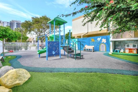 Купить кондоминиум в Авентура, Флорида 3 спальни, 128.21м2, № 2049650 - фото 26