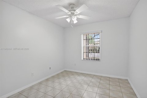 Casa en venta en Pembroke Pines, Florida, 3 dormitorios, 151.71 m2 № 2049515 - foto 25
