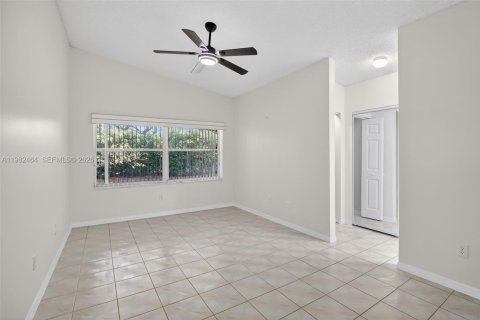 Casa en venta en Pembroke Pines, Florida, 3 dormitorios, 151.71 m2 № 2049515 - foto 5