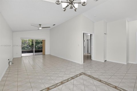 Casa en venta en Pembroke Pines, Florida, 3 dormitorios, 151.71 m2 № 2049515 - foto 15
