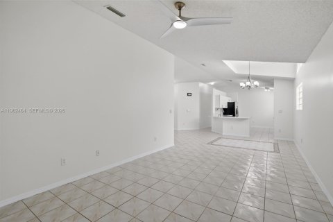 Casa en venta en Pembroke Pines, Florida, 3 dormitorios, 151.71 m2 № 2049515 - foto 13