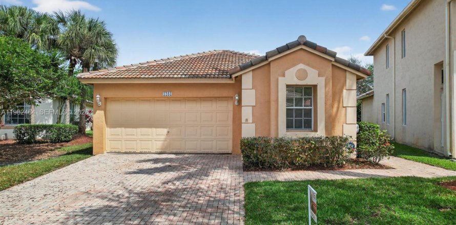 Casa en Pembroke Pines, Florida 3 dormitorios, 151.71 m2 № 2049515