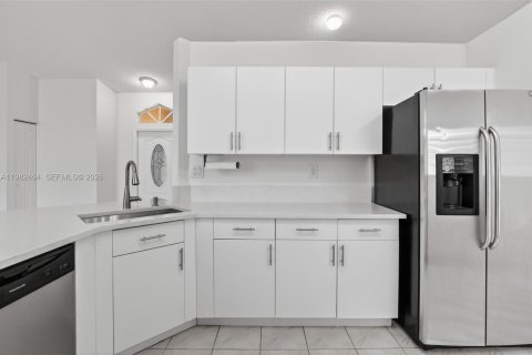 Casa en venta en Pembroke Pines, Florida, 3 dormitorios, 151.71 m2 № 2049515 - foto 4