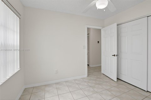 Casa en venta en Pembroke Pines, Florida, 3 dormitorios, 151.71 m2 № 2049515 - foto 23