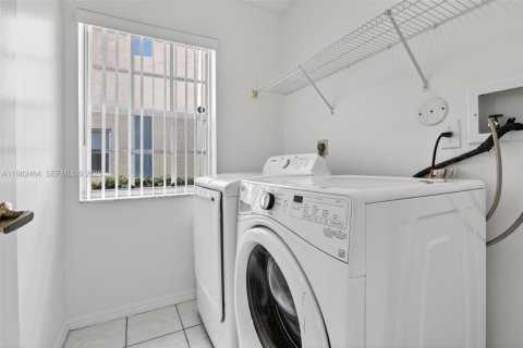 Casa en venta en Pembroke Pines, Florida, 3 dormitorios, 151.71 m2 № 2049515 - foto 27