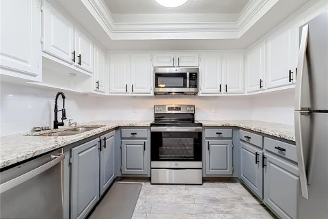 Condo in South Pasadena, Florida, 1 bedroom  № 2383334 - photo 11