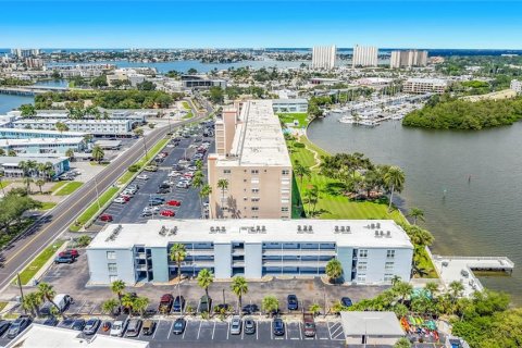 Condo in South Pasadena, Florida, 1 bedroom  № 2383334