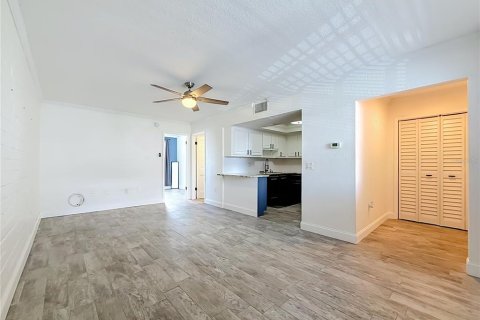 Condo in South Pasadena, Florida, 1 bedroom  № 2383334 - photo 7
