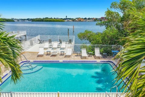 Condo in South Pasadena, Florida, 1 bedroom  № 2383334 - photo 3