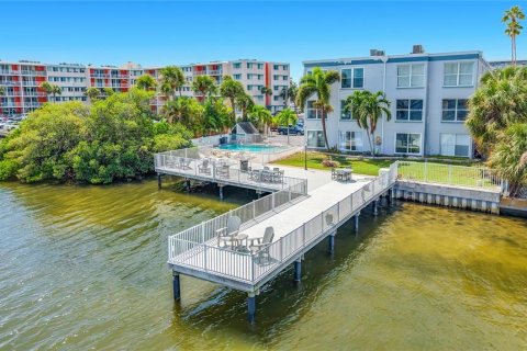 Condo in South Pasadena, Florida, 1 bedroom  № 2383334 - photo 2
