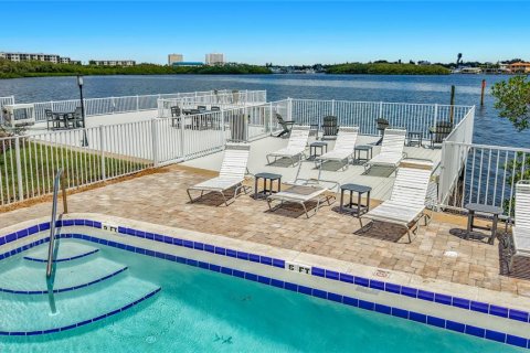 Condo in South Pasadena, Florida, 1 bedroom  № 2383334 - photo 28