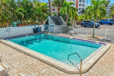 Condo in South Pasadena, Florida, 1 bedroom  № 2383334 - photo 30