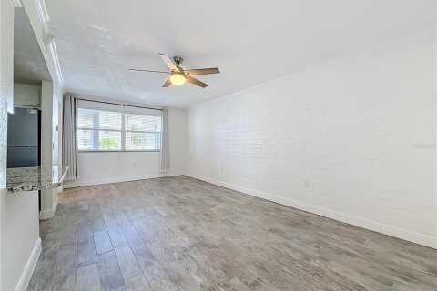 Condo in South Pasadena, Florida, 1 bedroom  № 2383334 - photo 9