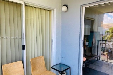 Снять в аренду кондоминиум в Катлер-Бей, Флорида 1 спальня, 75.53м2, № 2040287 - фото 8