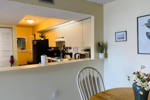 Снять в аренду кондоминиум в Катлер-Бей, Флорида 1 спальня, 75.53м2, № 2040287 - фото 4