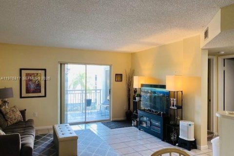 Снять в аренду кондоминиум в Катлер-Бей, Флорида 1 спальня, 75.53м2, № 2040287 - фото 9