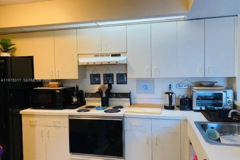 Снять в аренду кондоминиум в Катлер-Бей, Флорида 1 спальня, 75.53м2, № 2040287 - фото 10