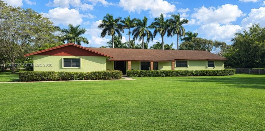 House in Homestead, Florida 3 bedrooms, 232.53 sq.m. № 2046437