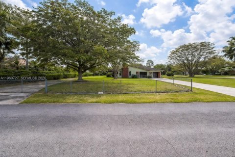 House in Homestead, Florida 3 bedrooms, 232.53 sq.m. № 2046437 - photo 2