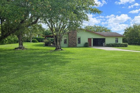 House in Homestead, Florida 3 bedrooms, 232.53 sq.m. № 2046437 - photo 7