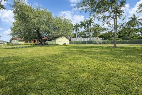 House in Homestead, Florida 3 bedrooms, 232.53 sq.m. № 2046437 - photo 8