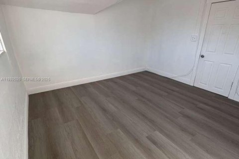 Снять в аренду виллу или дом в Майами, Флорида 9 спален, 323.67м2, № 1990890 - фото 12