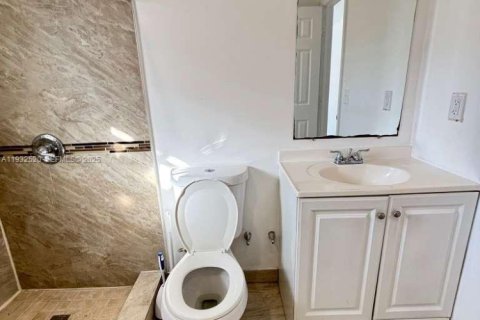 Снять в аренду виллу или дом в Майами, Флорида 9 спален, 323.67м2, № 1990890 - фото 14