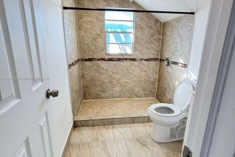 Снять в аренду виллу или дом в Майами, Флорида 9 спален, 323.67м2, № 1990890 - фото 11