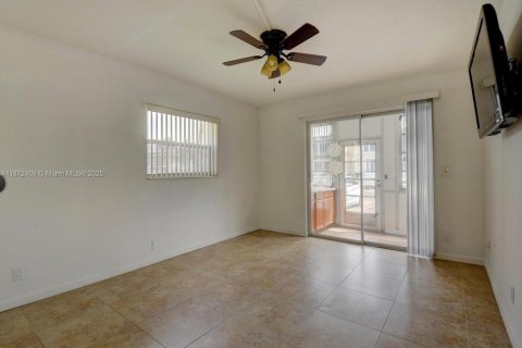 Condominio en venta en Delray Beach, Florida, 2 dormitorios, 81.75 m2 № 1925793 - foto 15