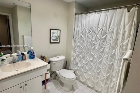 Condo in Coral Gables, Florida, 1 bedroom  № 1994329 - photo 9