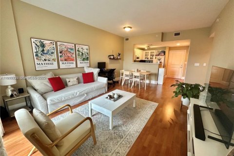 Condo in Coral Gables, Florida, 1 bedroom  № 1994329 - photo 2