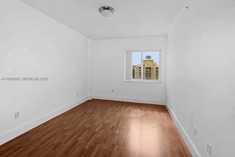 Condo in Coral Gables, Florida, 1 bedroom  № 1994329 - photo 6