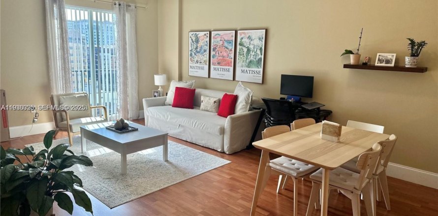 Condo in Coral Gables, Florida, 1 bedroom  № 1994329