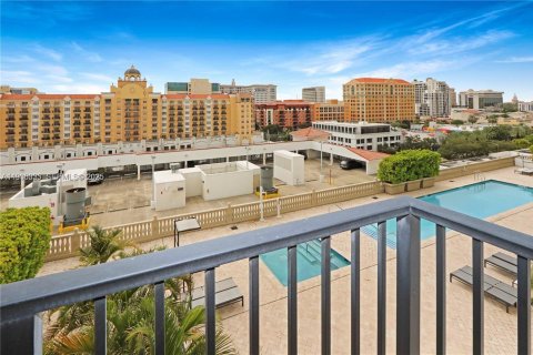 Condo in Coral Gables, Florida, 1 bedroom  № 1994329 - photo 11