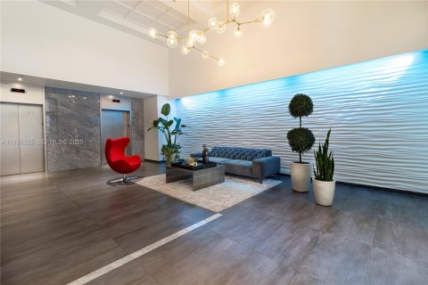 Condo in Coral Gables, Florida, 1 bedroom  № 1994329 - photo 17