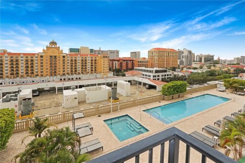 Condo in Coral Gables, Florida, 1 bedroom  № 1994329 - photo 10