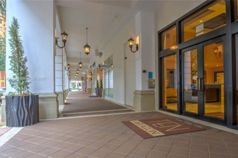 Condo in Coral Gables, Florida, 1 bedroom  № 1994329 - photo 14