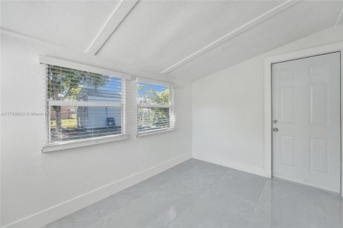 House in Miramar, Florida 4 bedrooms, 118.26 sq.m. № 1737997 - photo 30