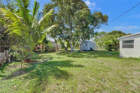 House in Miramar, Florida 4 bedrooms, 118.26 sq.m. № 1737997 - photo 14